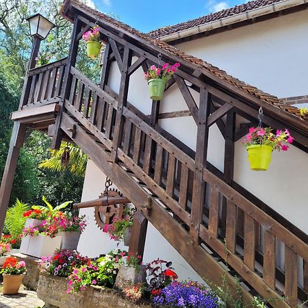 Gite Le Balcon Flaubert Forges-les-Eaux Exterior photo